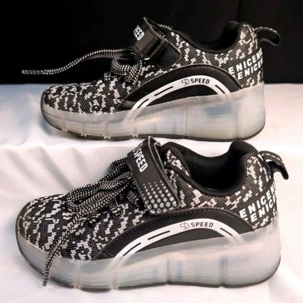 SD SPEED Roller Shoes Kids EU 33 Black White Retractable Wheel Skate Sneakers